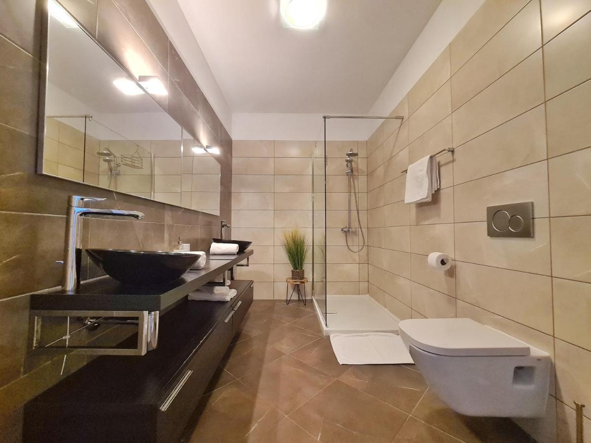 Spacious Villa With Pool, Indoor Jacuzzi And Sauna Near Porec Višnjan Екстериор снимка